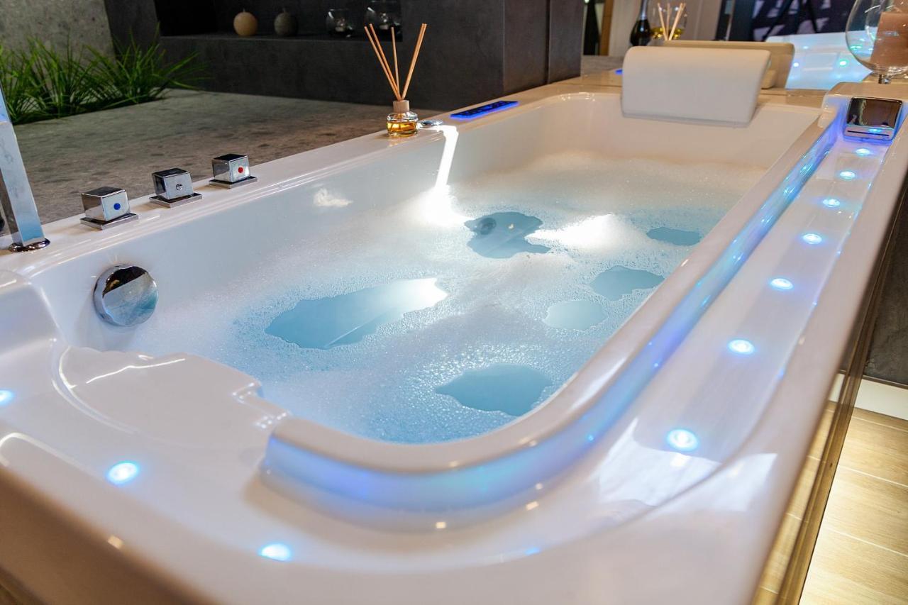 Royal Vip Jacuzzi Apart Lwów Zewnętrze zdjęcie