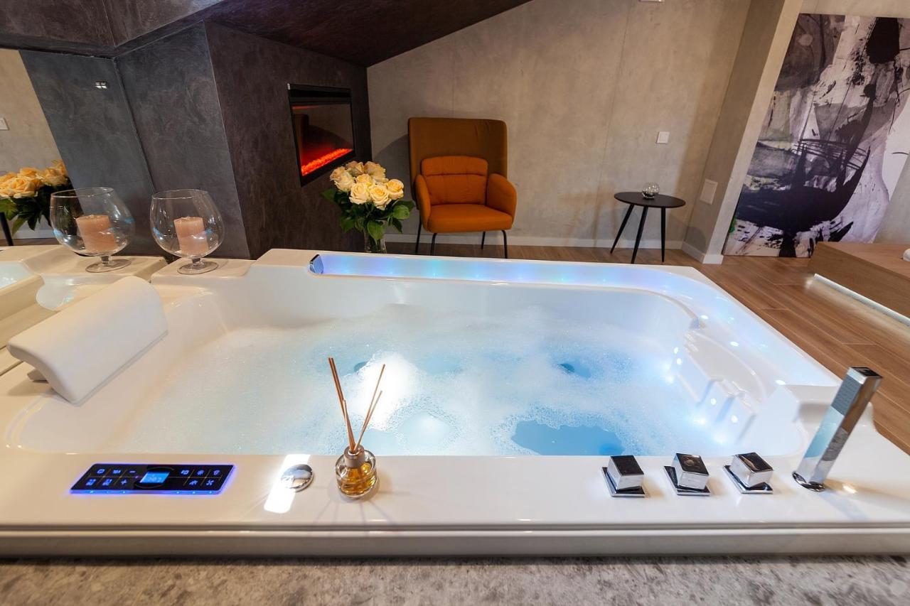 Royal Vip Jacuzzi Apart Lwów Zewnętrze zdjęcie