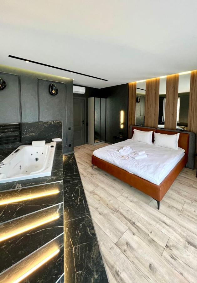 Royal Vip Jacuzzi Apart Lwów Zewnętrze zdjęcie